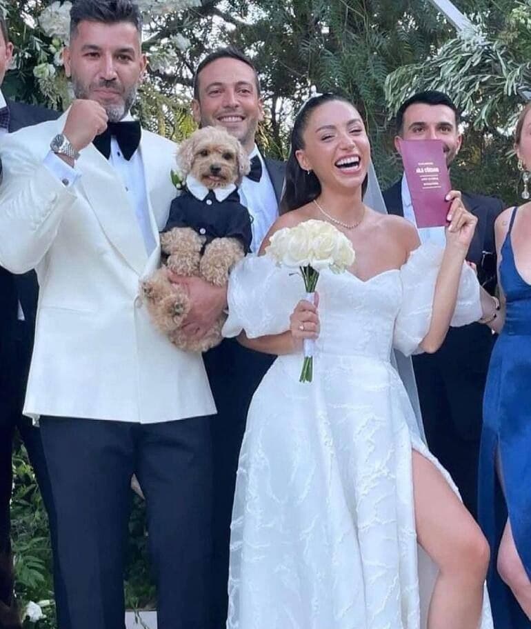 ازدواج زینب باستیک با تولگا آکیش