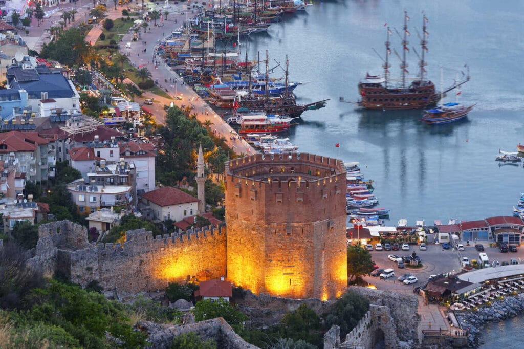 برج قرمز آلانیا، ترکیه (Kizil Kule)